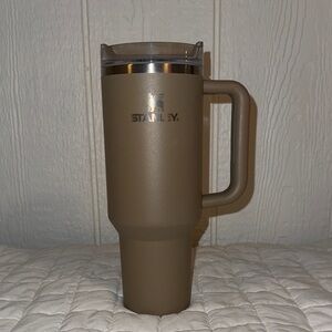 Stanley Classic Brown Travel Mug with Handle 40oz